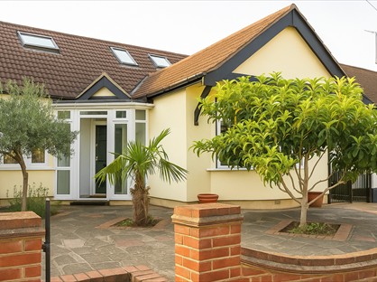 Room in a Shared House, West Grove, IG8