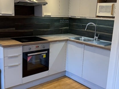 3 Bed Flat, East Street, GU9