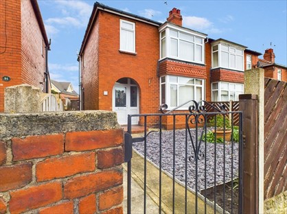3 Bed Semi-Detached House, Baghill Lane, WF8