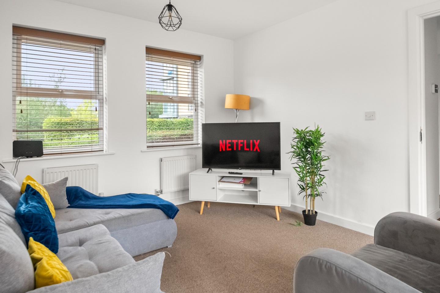 3 Bed Detached House, Drakeway, RG2, N1 7GU