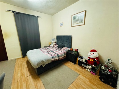 Studio Flat, Chiswick High Road, W4