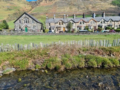 3 Bed Terraced House, Dyfnant Terrace, LL24