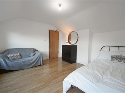 Room in a Shared Flat, Court Street, E1