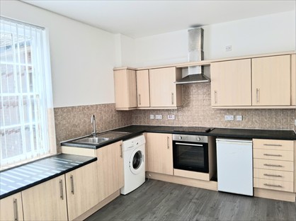 2 Bed Flat, Oakhouse Park, L9