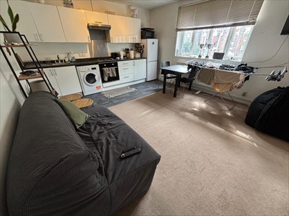 2 Bed Flat, Severus Road, SW11