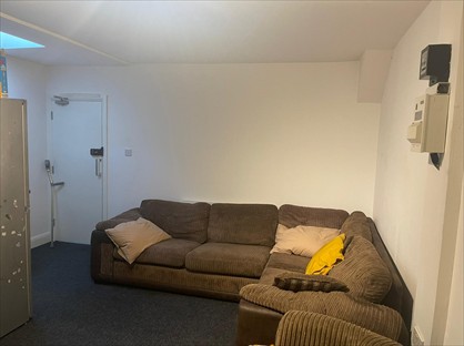 Studio Flat, Twybridge Way, NW10