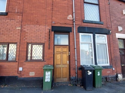 1 Bed Flat, Market Street, SK14