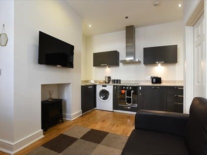 1 Bed Flat, High Street, PO1