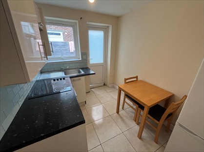 Studio Flat, Bensham Manor Road, CR7