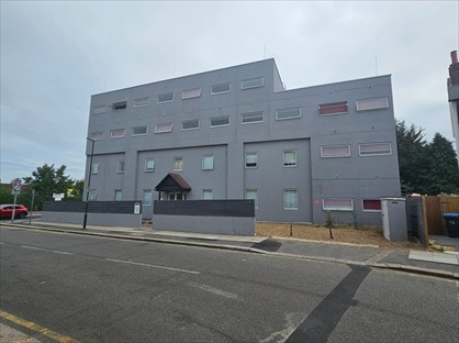 Studio Flat, Burlington Road, KT3