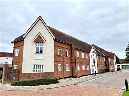 2 Bed Flat, Peter Weston Place, PO19