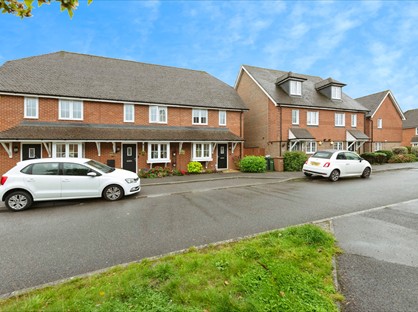 3 Bed Semi-Detached House, Newman Road, RH6