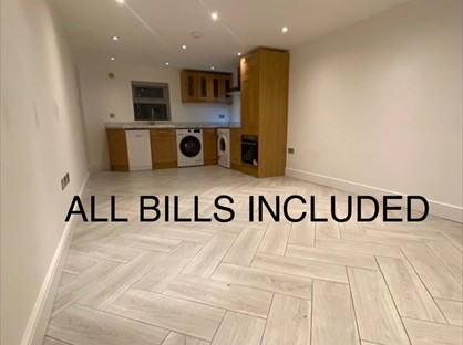 1 Bed Flat, Oakridge Road, HP11