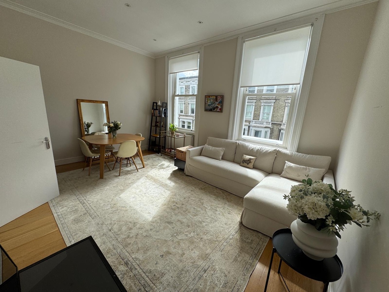 2 Bed Flat, Finborough Road, SW10 photo 2