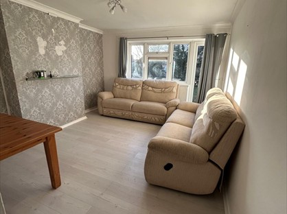 2 Bed Flat, Oak Hill Court, IG8