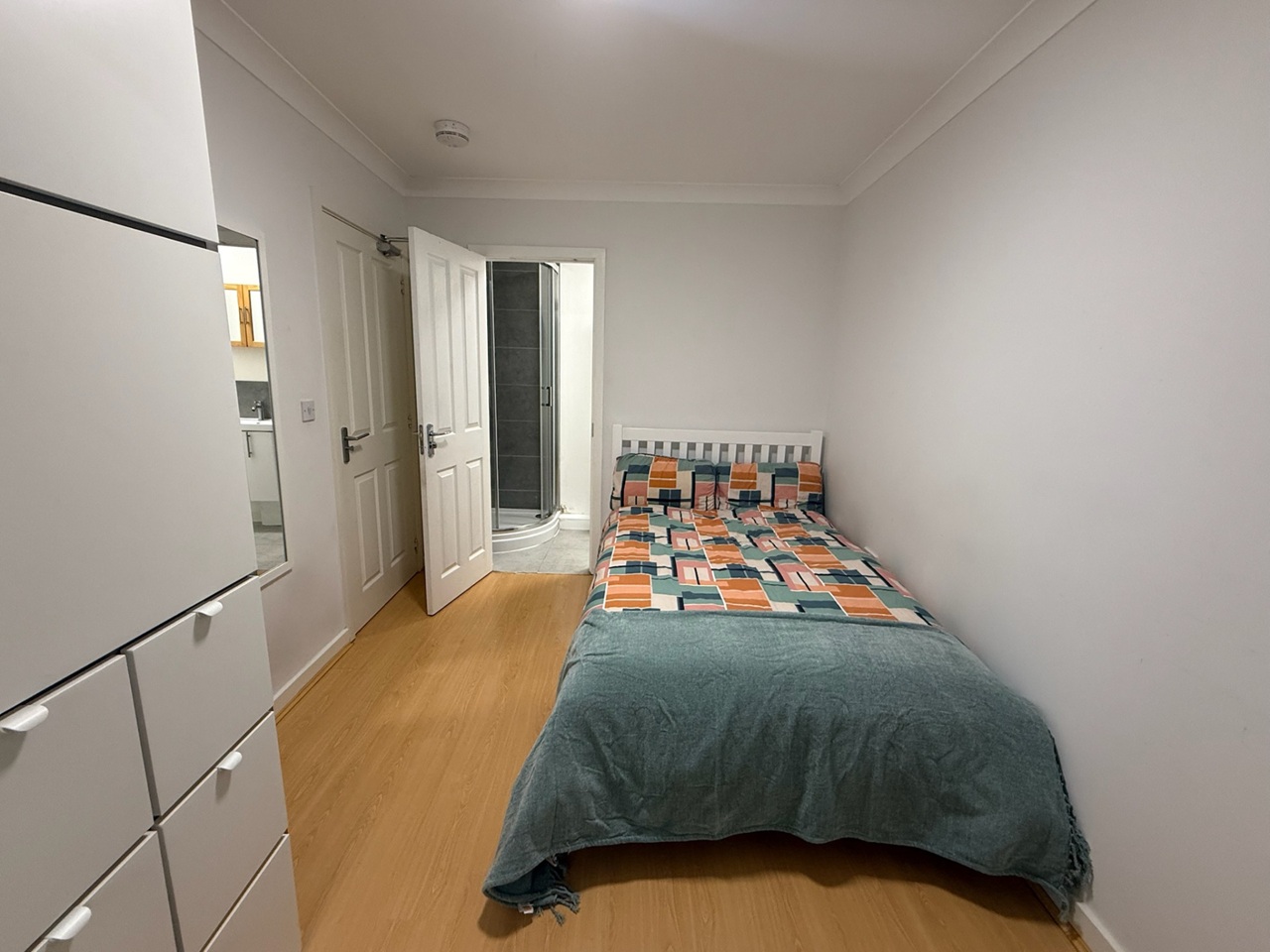 Room in a Shared House, Chariot Way, CB4