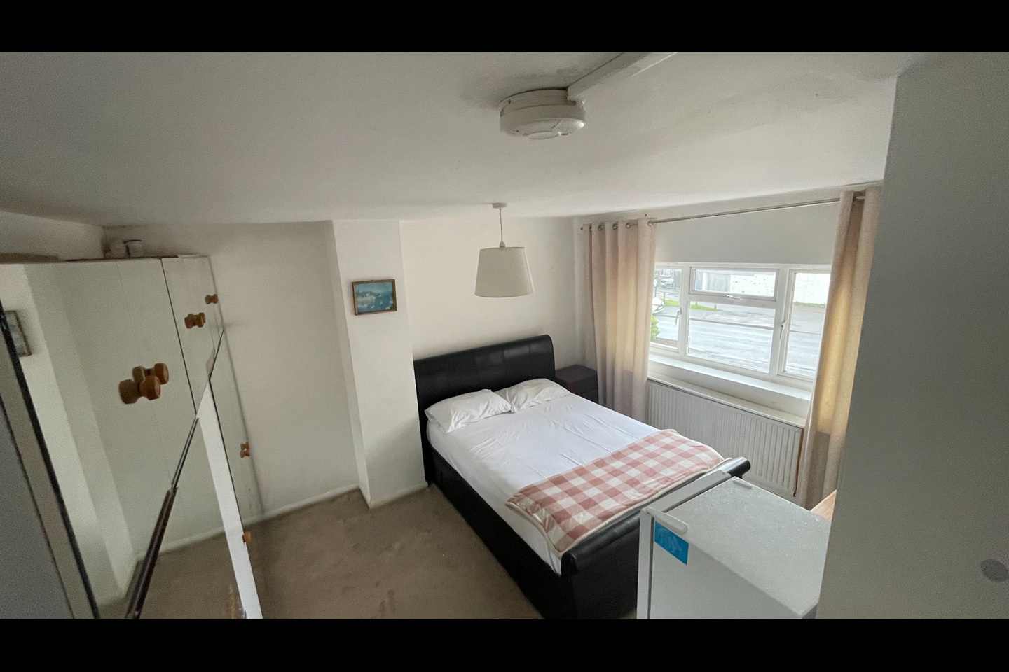 Guildford - Room in a Shared House, Northway, GU2 - To Rent Now for £ ...