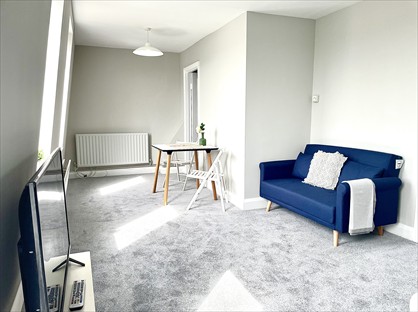1 Bed Flat, Amerland Road, SW18