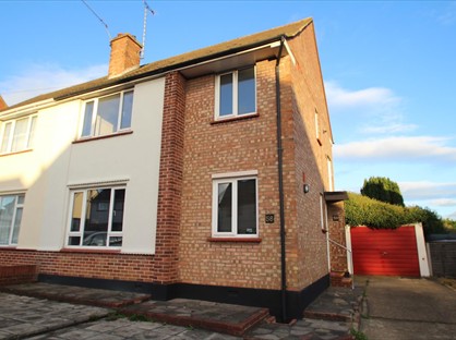 3 Bed Semi-Detached House, Weir Gardens, SS6