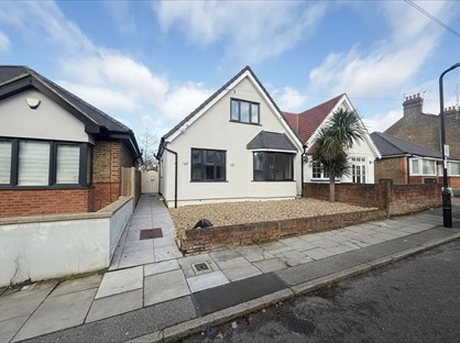 4 Bed Semi-Detached House, Walford Road, UB8
