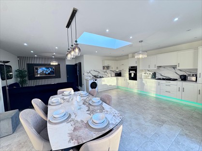 4 Bed Semi-Detached House, Walford Road, UB8