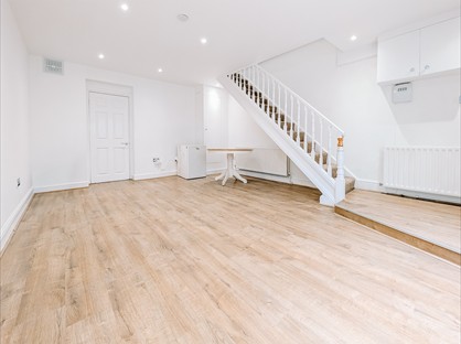 1 Bed Semi-Detached House, Streatham High Road, SW16