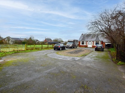 4 Bed Bungalow, Lower Lane, PR4