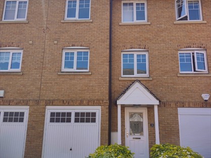 4 Bed Terraced House, Pascal Crescent, RG2