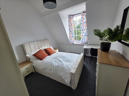 6 Bed Flat, High Street, SN13