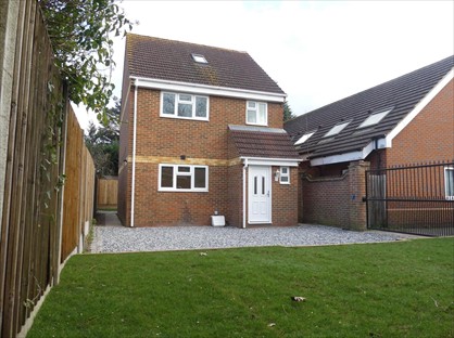 3 Bed Detached House, Chineham Court, RG2