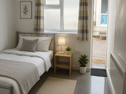 Studio Flat, Lampton Road, TW3