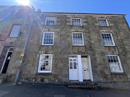 4 Bed Terraced House, Coinagehall Street, TR13