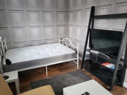 Room in a Shared Flat, Queens Road, M8