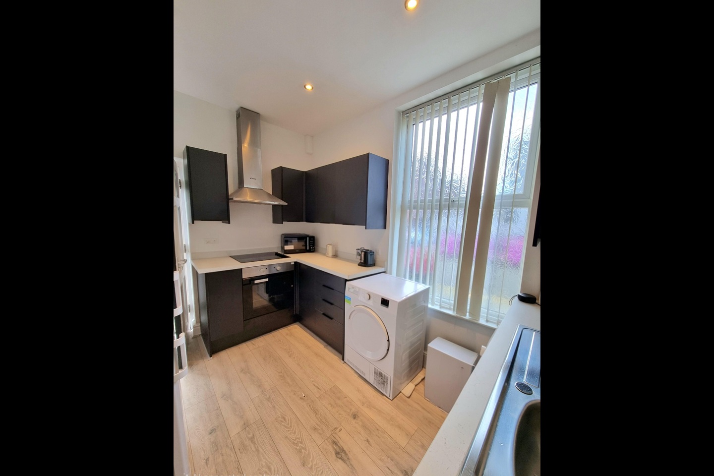 2 Bed Flat, Alderson Road, L15 photo 2