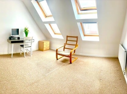 Room in a Shared House, Lily Walk, WR11