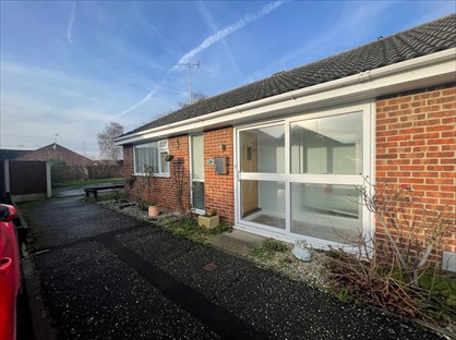 2 Bed Bungalow, Tythe Close, CM1