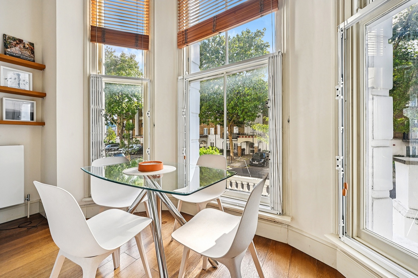2 Bed Flat, Russell Road, W14 photo 3