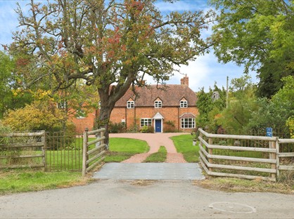 3 Bed Semi-Detached House, Cudleigh Court Farmhouse, WR5