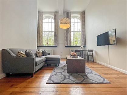 1 Bed Flat, Mcdonald Road, EH7