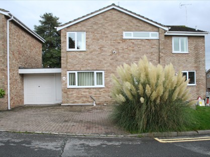 4 Bed Detached House, Harlech Avenue, RG4