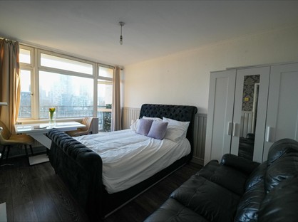 Room in a Shared Flat, Delafield House, E1