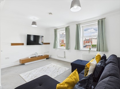 4 Bed Terraced House, Brookbank Close, GL50