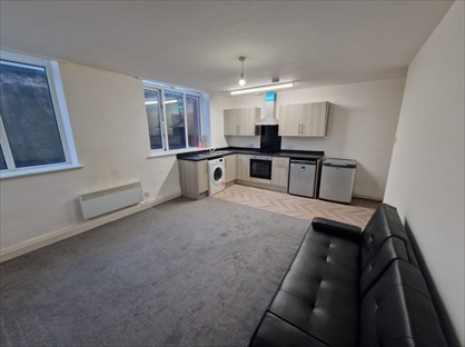 1 Bed Flat, King George Court, OL13