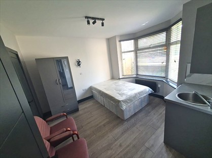 Studio Flat, Hook Road, KT6