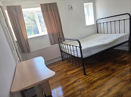 Room in a Shared House, Morris Road, RM3