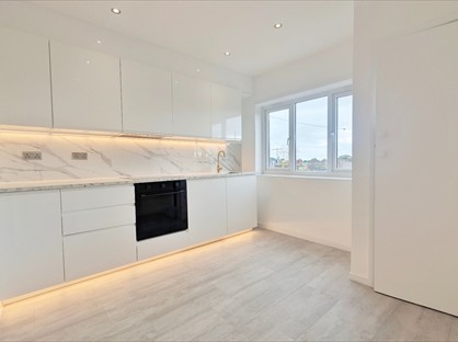 2 Bed Maisonette, High Road, N12
