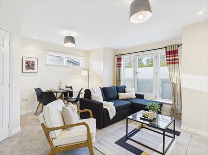 2 Bed Flat, Corinne Court, GL51