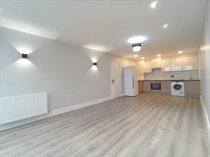 2 Bed Flat, Western Road, RM1