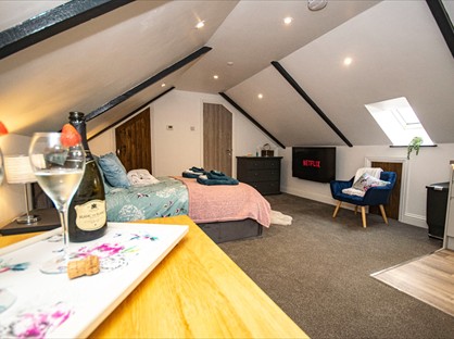 Studio Flat, Thomas Chambers, TR14