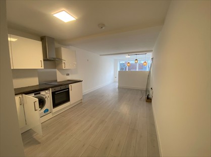 1 bed flat/apartment for rent in Studio Flat, Commercial Road, SN1